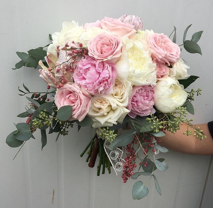 Bouquet-Lime-flowers-David-Austen-peonies-225.jpg
