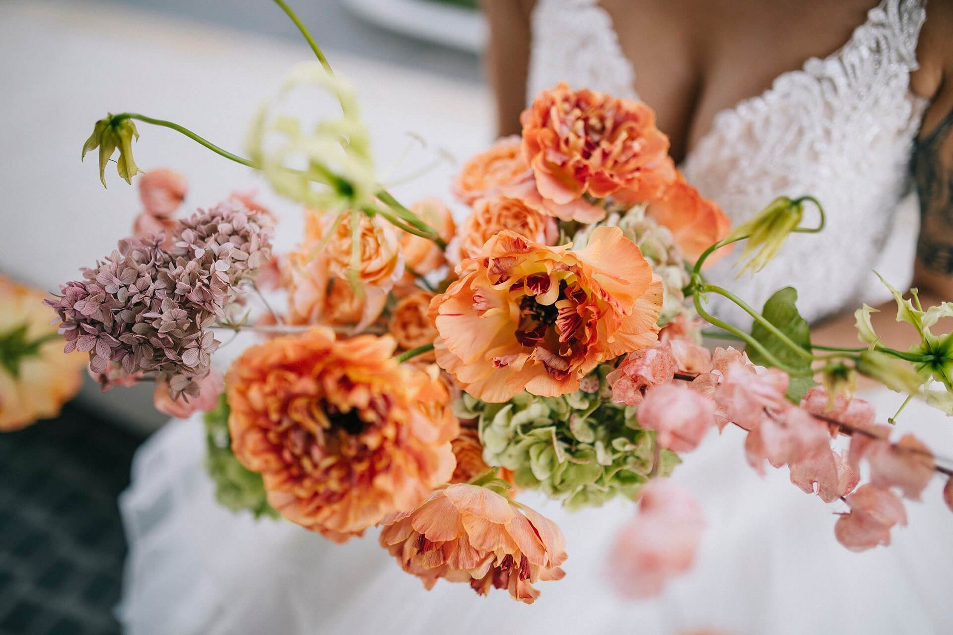 https://lovebird.gdcdevelopment.online/wp-content/uploads/2020/07/Best-wedding-tips-the-bouquet-2.jpg