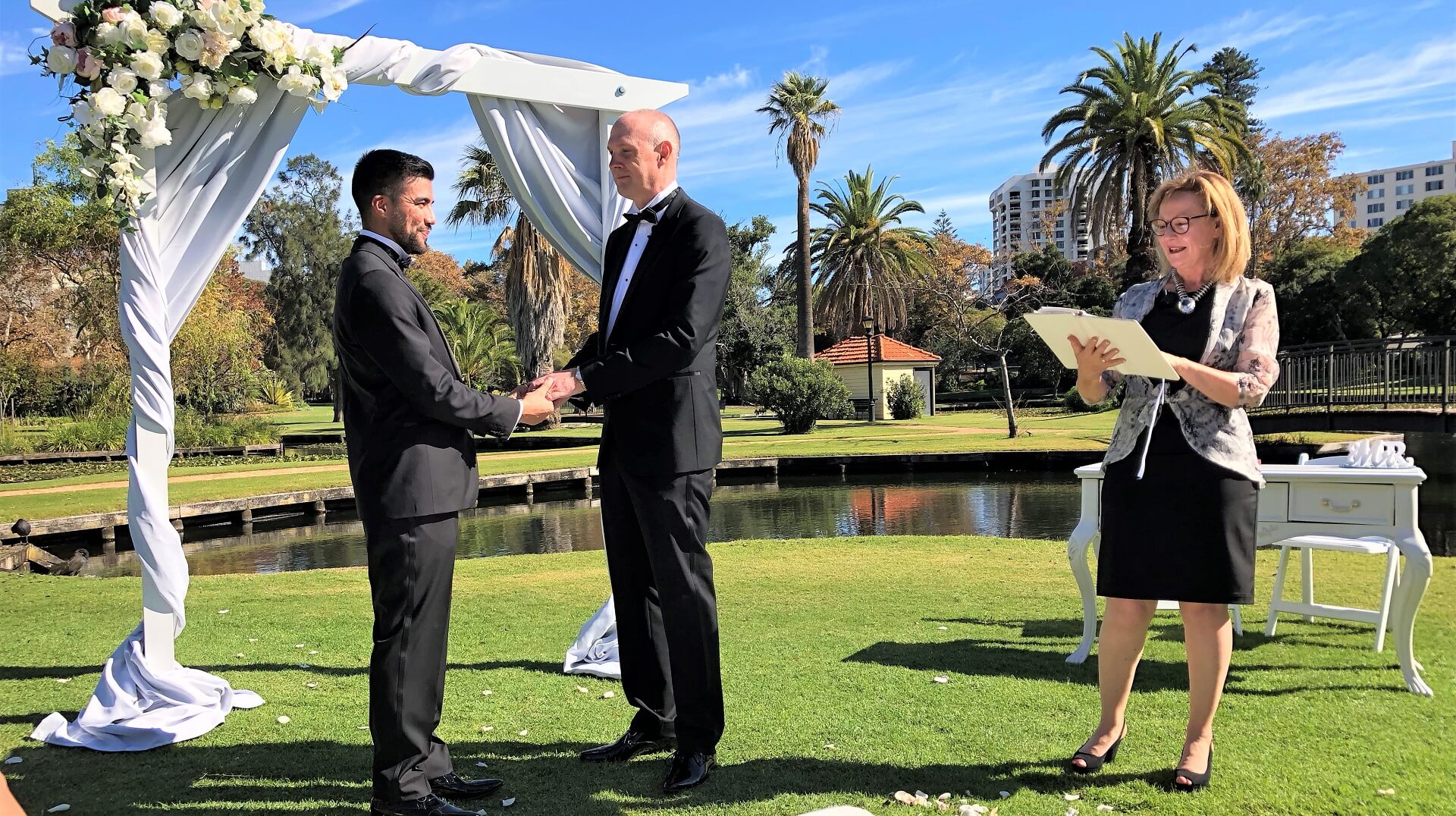 https://lovebird.gdcdevelopment.online/wp-content/uploads/2020/07/Heading-Photo-LGBT-Weddings.jpg