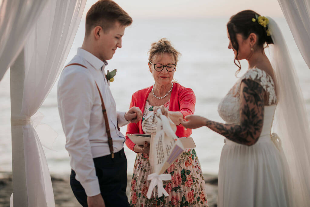 Love Bird Ceremonies - Bennion Beach - Vow Renewal (5)